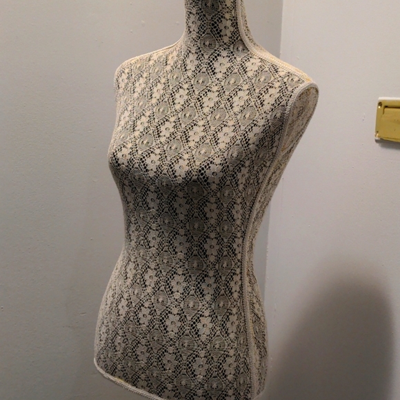 H&M Flowy High-Neck Tank Top - Picture 6 of 6